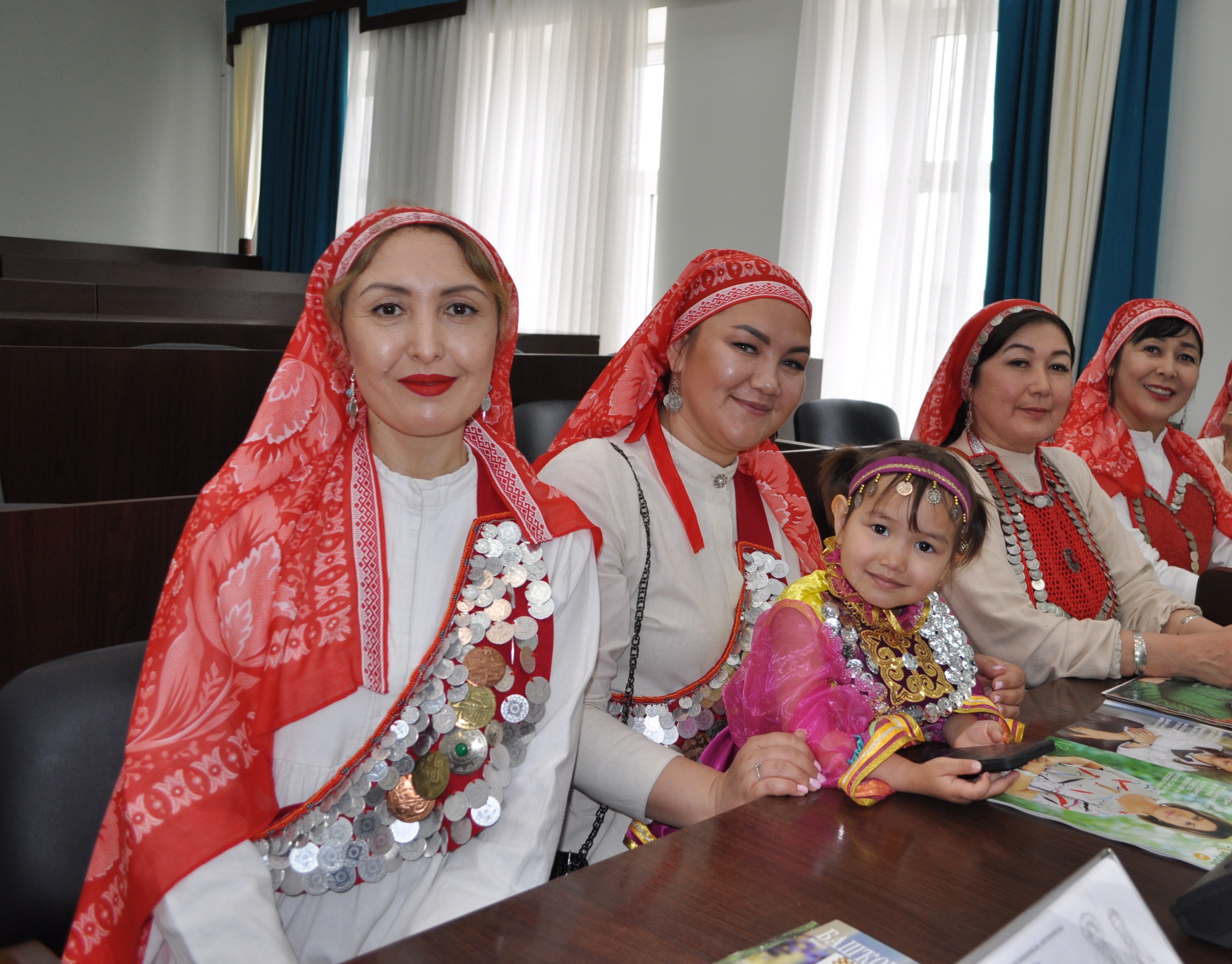 Диктант яҙырға кескәй Мәликә лә килде