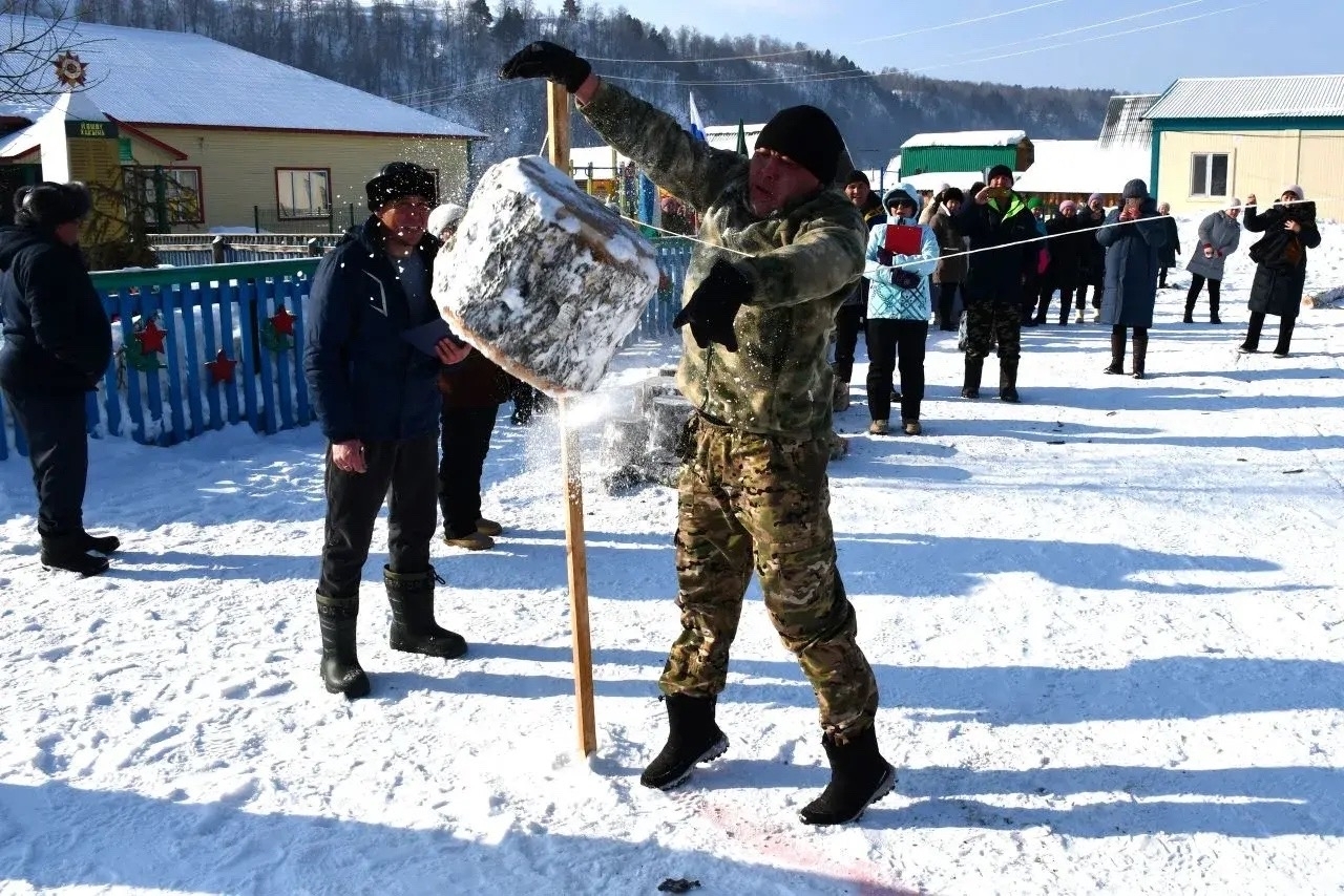 Ауыл батырҙары машина ла һөйрәне, бүрәнә лә күтәрҙе