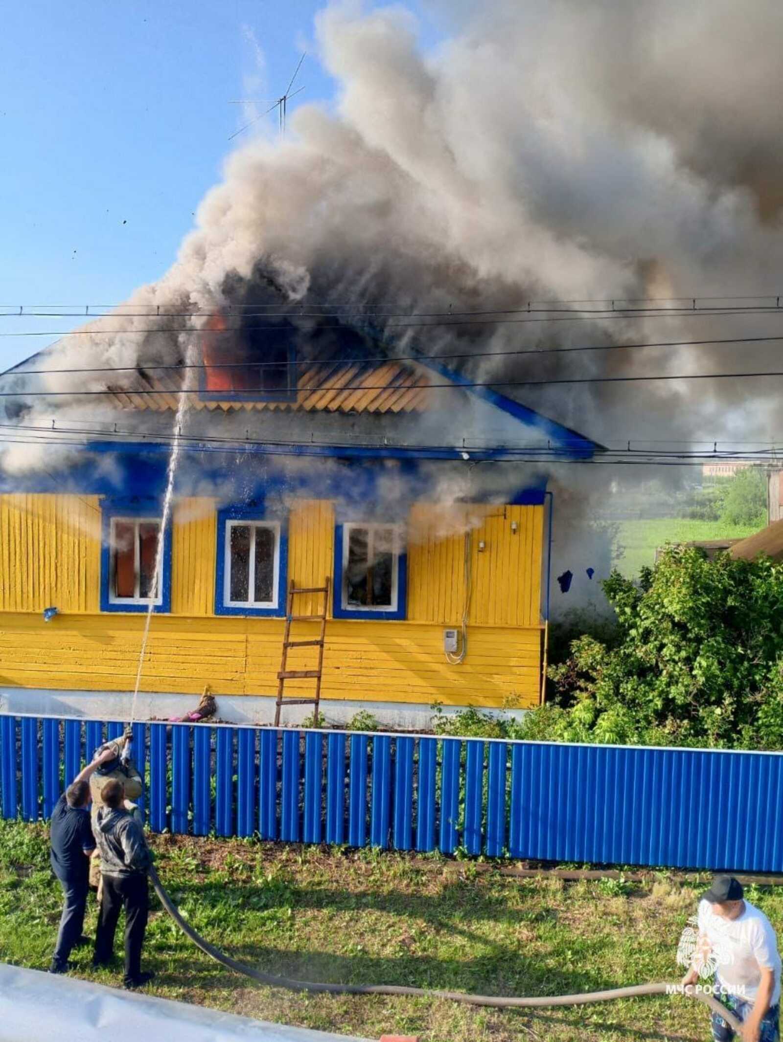 Өс бүлмәлә - өс малайҙың үле кәүҙәһе...