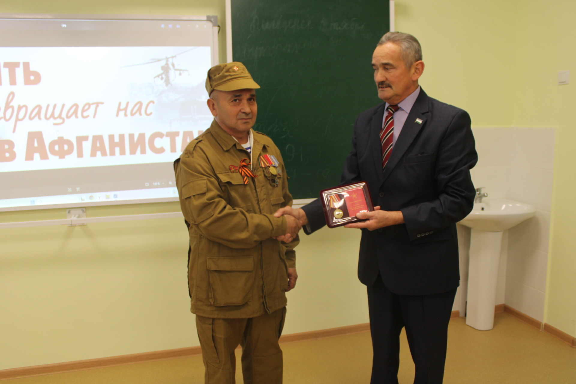 Мәктәп йылдарынан Афғанстанда хеҙмәт итергә хыяллана