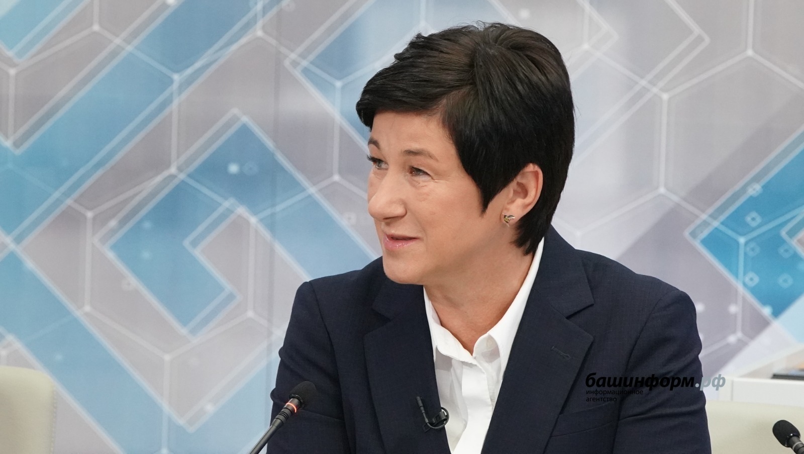 Елена Прочаковская элекке вазифаһына ҡайтты