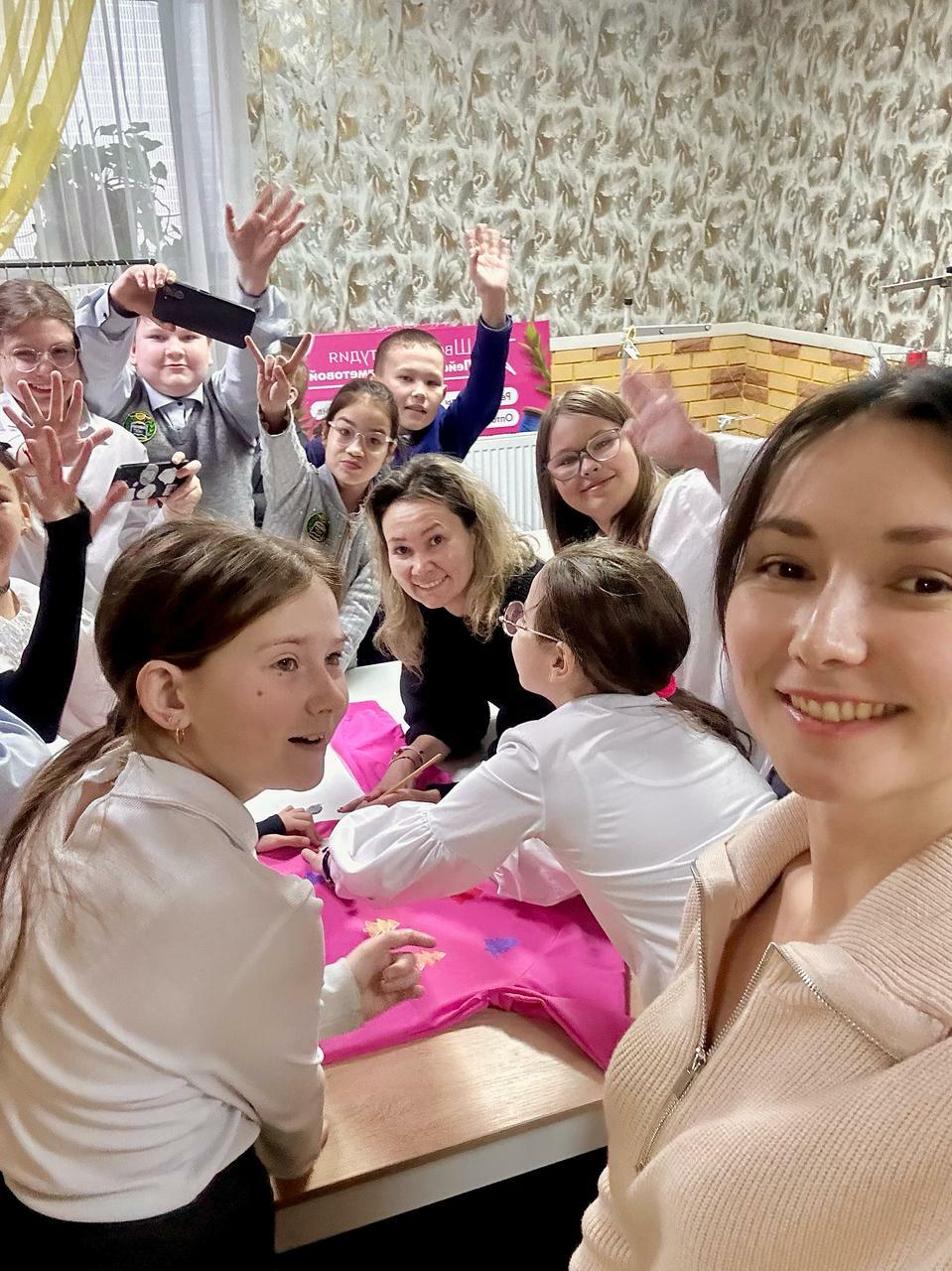 Ул теккән күлдәктәрҙе Мәскәү, Питер ҡыҙҙары кейә