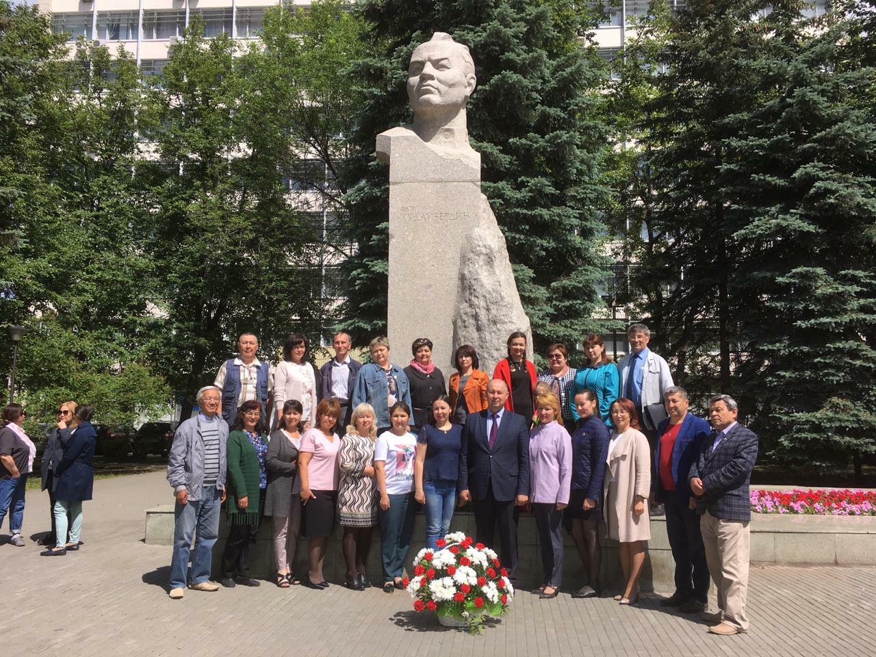 Рәсәй матбуғаты көнө менән!