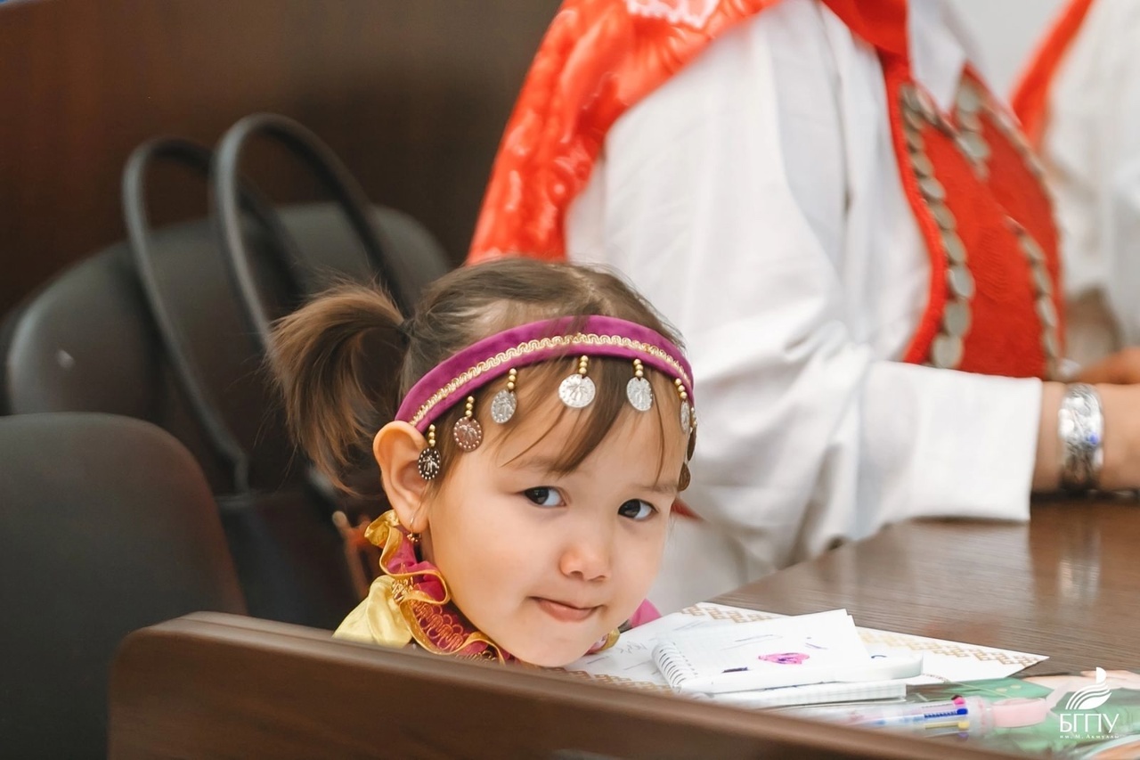 Диктант яҙырға кескәй Мәликә лә килде