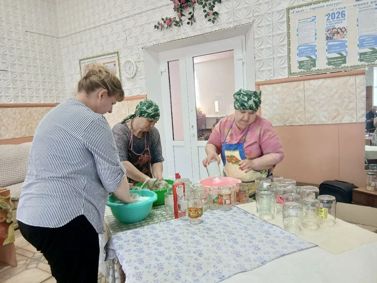 Яугирҙәргә - 200 банка быҡтырылған ит