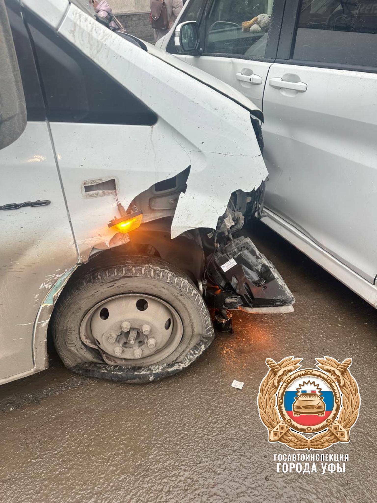 Матбуғат йорто янында һигеҙ машина бәрелеште