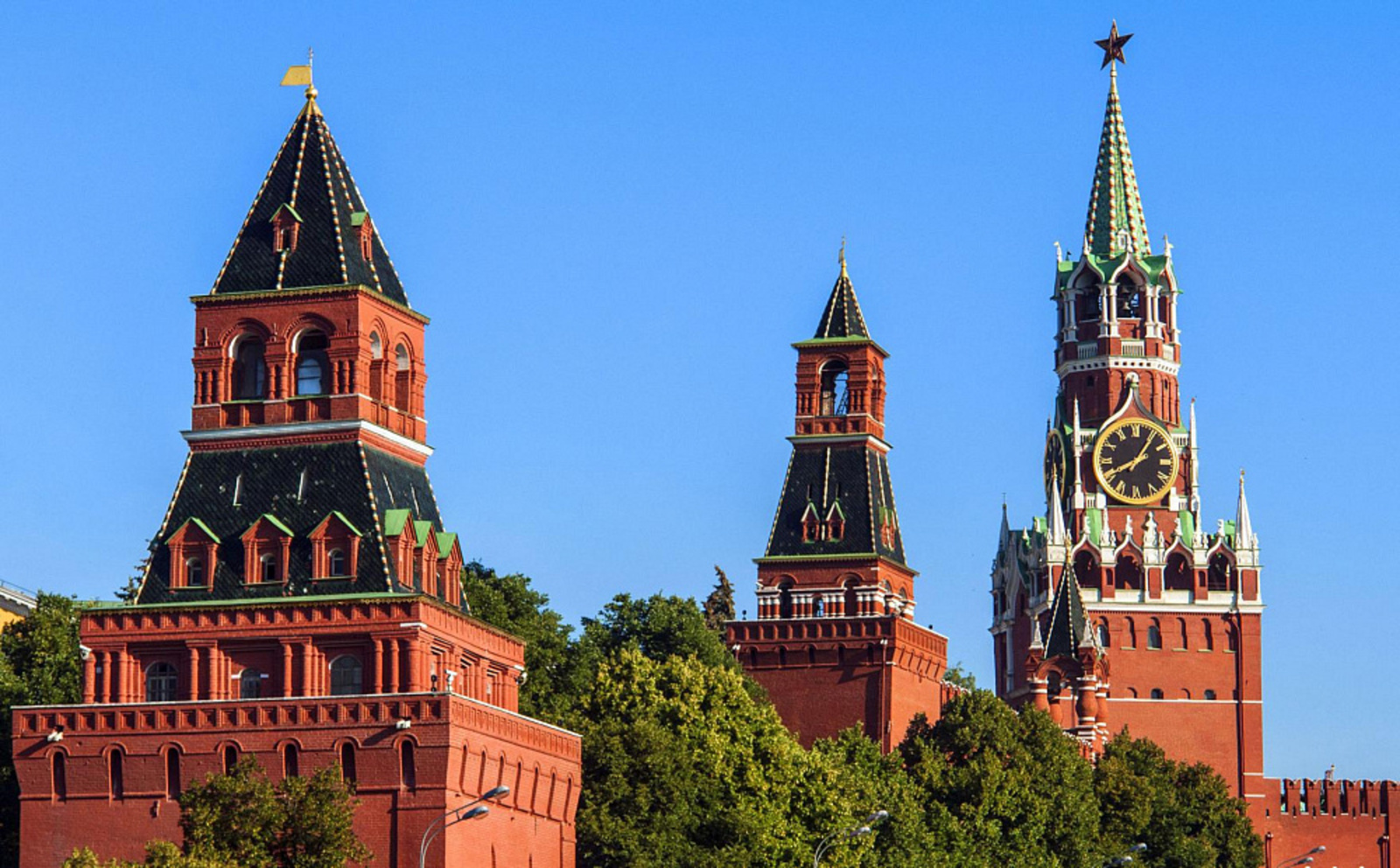 Бөйөк Еңеү көнө менән ҡотлауҙар килә