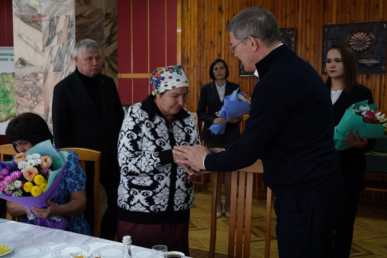 Һәләк булғандарҙың ғаиләләренә генерал Шайморатов ордены тапшырылды