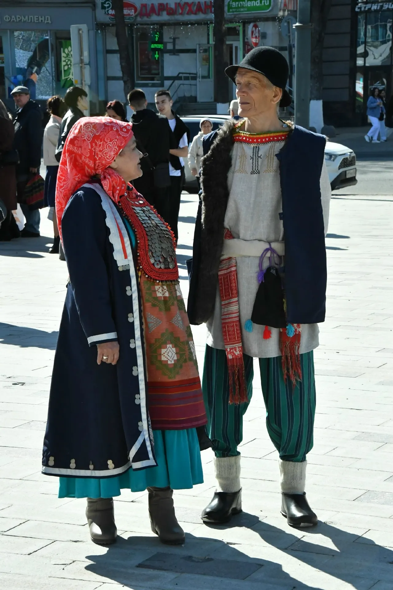 Күп милләт вәкилдәрен бергә тупланы